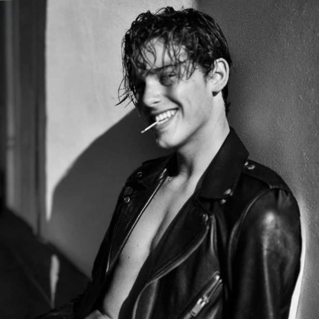 Mirror Pic Blur DP for Instagram Boy