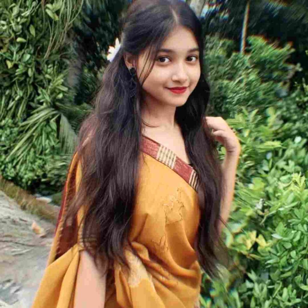 Simple Girl Profile Pic